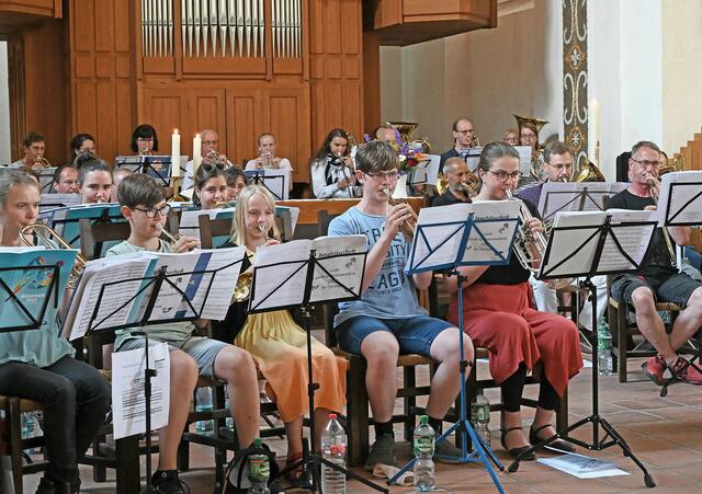 Bläserinnen und Bläser beim Festgottesdienst zum Landesposaunenfest am 19. Juni in der Dessauer Johanniskirche. | Foto: Johannes Killyen / Landeskirche Anhalts