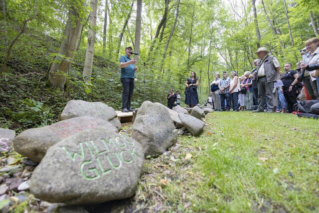Ministerpräsident Bodo Ramelow bezog sich in seinem Grußwort auch auf die kürzlich gefällten Gedenkbäume. | Foto: Paul-Philipp Braun 