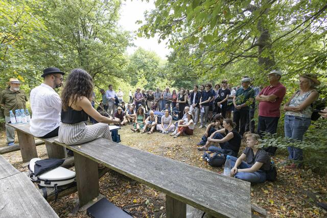 Bei der Gedenkwanderung sorgten Musiker des Jiddisch Summer Weimar für musikalisches Erinnern. | Foto: Paul-Philipp Braun 