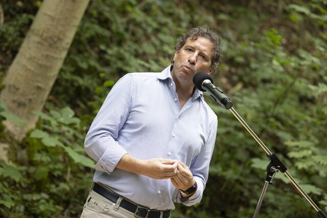Ran Ronen vom Zentralrat der Juden in Deutschland hielt ein emotionales Grußwort. | Foto: Paul-Philipp Braun 