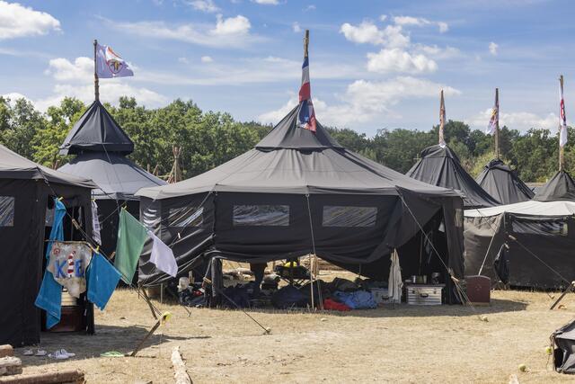 Die Teilnehmer schlafen in Jurten. | Foto: Paul-Philipp Braun 
