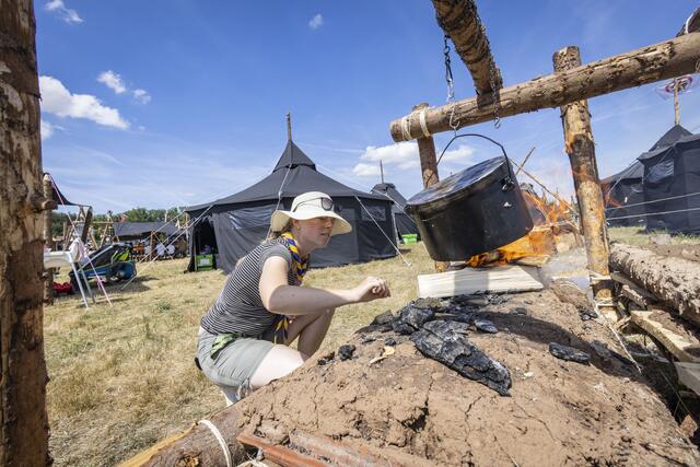 Gekocht wird über offenem Feuer. | Foto: Paul-Philipp Braun 