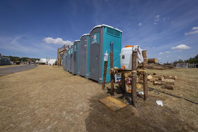 Die Sanitäreinrichtungen im Camp sind einfach gehalten. | Foto: Paul-Philipp Braun 