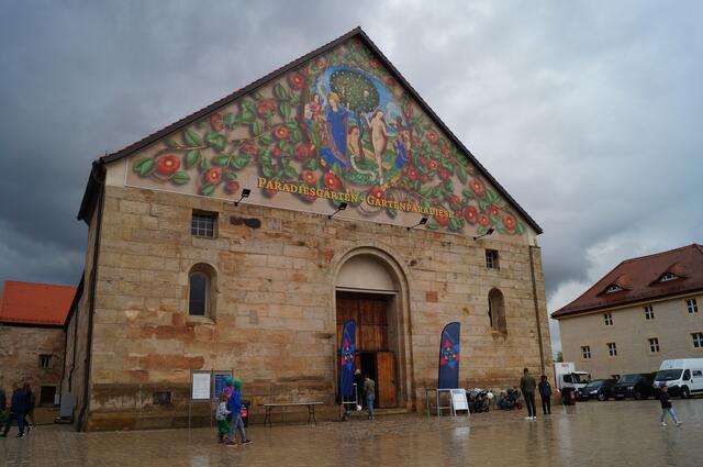 Der Eingang zur Peterskirche auf dem Erfurter Petersberg.