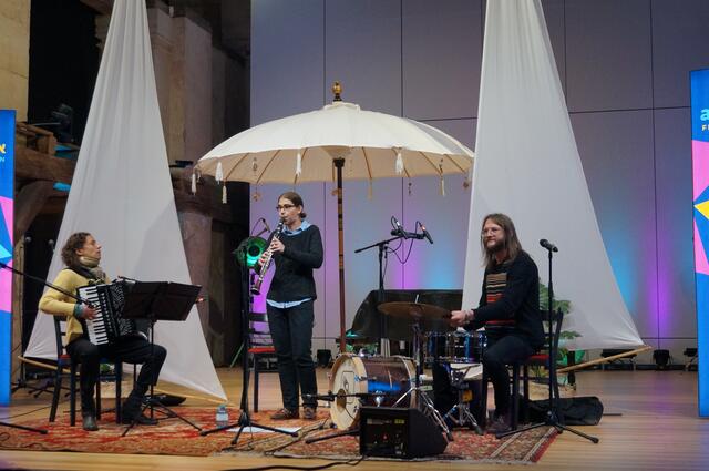 Verschiedene Bands sorgten mit Gypsy-, jiddischer und Klezmermusik für tolle Stimmung.