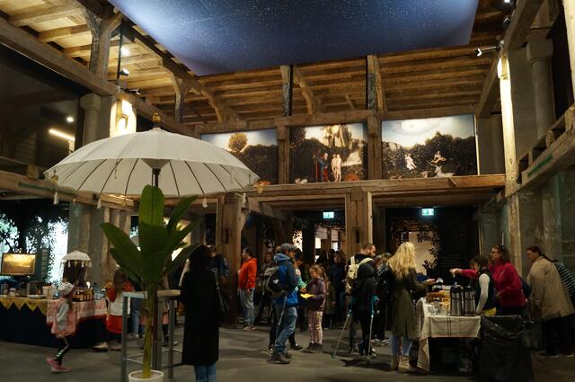 Die Besucher kamen zahlreich in das historische Gebäude.