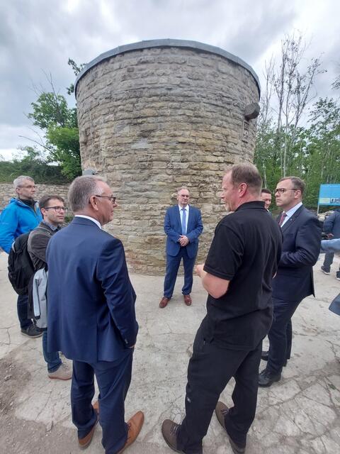 In einem ehemaligen Kalkbrennofen am Lutherweg leben heute Fledermäuse. | Foto: Johannes Killyen