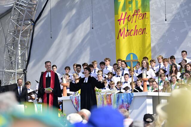 Pfarrerin Sabrina Wilkenshof und Kirchentagspastor Arnd Schomerus | Foto:  epd-bild/Thomas Lohnes