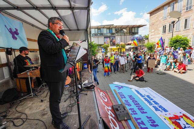 Der Friedensbeauftragte der Evangelischen Kirche in Deutschland (EKD), Friedrich Kramer , hat sich für einen Waffenstillstand und Friedensverhandlungen im Ukraine-Krieg ausgesprochen. " | Foto: epd-bild/Friedrich Stark