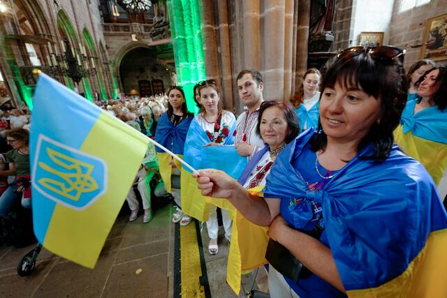 Ukrainische Kriegsflüchtlinge beim Ökumenischen Gottesdienst am 08.06.2023 in der St. Lorenz Kirche  | Foto:  epd-bild/Friedrich Stark