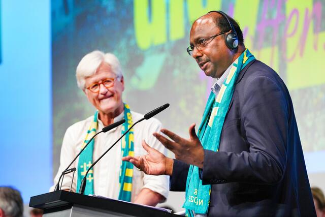 Dialogbibelarbeit mit dem bayrischen Landesbischof Heinrich Bedford-Strohm (li.) und Jerry Pillay, Generalsekretär des Ökumenischen Rates der Kirchen | Foto:  epd-bild/Friedrich Stark
