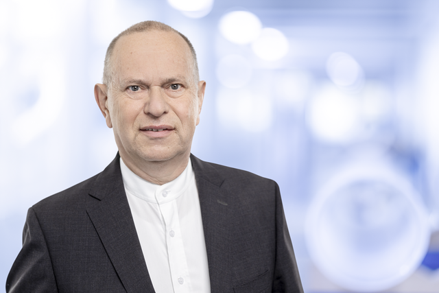 Stephan Behr, erfolgreicher Unternehmer und Christ. Der leidenschaftliche Manager kann mit seiner "pastoralen" Art vermitteln und geschäftliche Auseinandersetzungen klären. Der Quarzglas-Hersteller "QSIL" ist unter seiner Führung zum Weltmarktführer geworden. | Foto: Michael Reichel/arifoto.de