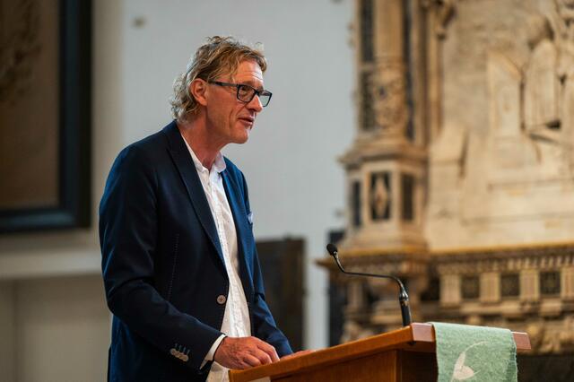 Ralph Leipold, Leiter des Schulamtes Mittelthüringen, würdigte in seiner Laudation die Arbeit des Kinder- und Jugendzirkus Tasifan. | Foto: Maik Schuck