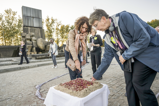 Die designierte Präsidentin des deutschen LWB-Komitees, Kristina Kühnbaum-Schmidt, beim Holocaust-Gedenken in Auschwitz-Birkenau | Foto: epd-bild/Thomas Lohnes