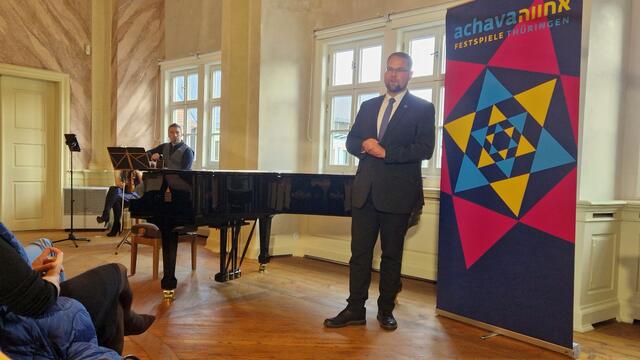 Bürgermeister Christoph Ihling eröffnet die Ausstellung mit einem Grußwort  | Foto: Stadtverwaltung Eisenach/ Diana Schiffer