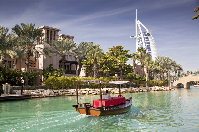 Orient trifft Okzident: In Dubai ringt die Welt um den Klimaschutz. | Foto: Melinda Nagy – stock.adobe.com