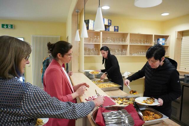 Zu Mittag standen Vollkost und veganes Essen zur Wahl. | Foto: Kirchenkreis Egeln