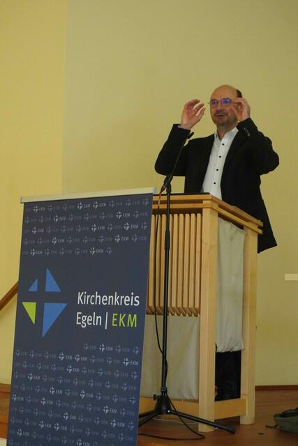 Im Bericht an die Synodalen  hob Kreiskantor Carsten Miseler  hervor, dass die Kirchenmusik Teil der Verkündung des Evangeliums ist: "Musik schafft Emotionen, die den Weg zu Gott erleichtern", betonte dieser und stellte heraus, dass der Kirchenkreis über eine vielfältige Bandbreite von Traditionen und auch neue Genres verfügt. | Foto: Kirchenkreis Egeln