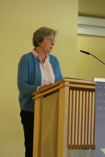 Xenia Bartmer sprach als Vorsitzende der Visitationskommission zu den Ergebnissen der zweijährigen Erhebungen und Interviews. | Foto: Kirchenkreise Egeln