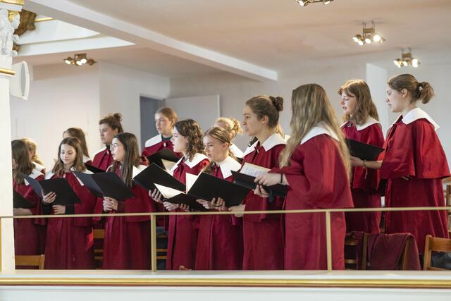 Engelschöre: Die Evangelische Singschule Weimar unter der Leitung von KMD Johannes Kleinjung  | Foto: Paul-Philipp Braun 