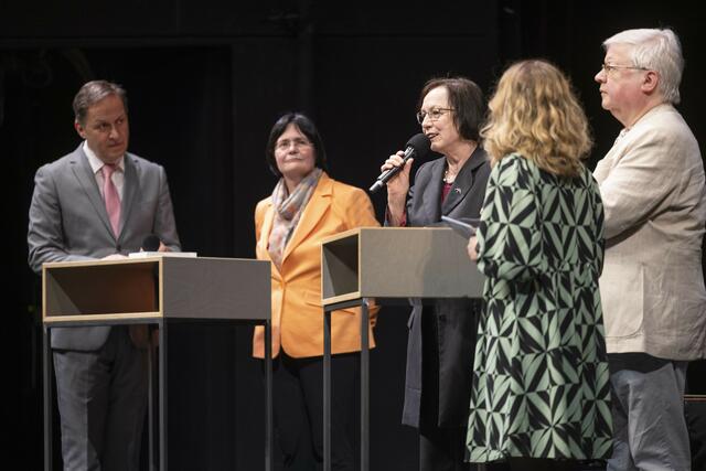 Erinnerung und Ausblick: (v.l.) Chefredakteur Willi Wild, Ministerpräsidentin a.D. Christine Lieberknecht, die ehemalige Chefredakteurin Dietlind Steinhöfel, Michael von Hintzenstern, der 42 Jahre lang als Redakteur gearbeitet hat und Redakteurin Beatrix Heinrichs.  | Foto: Paul-Philipp Braun 