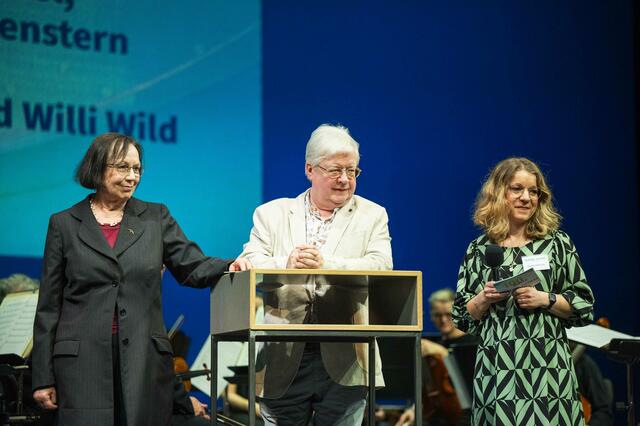 Erinnerung und Ausblick: (v.l.) die ehemalige Chefredakteurin Dietlind Steinhöfel, Michael von Hintzenstern, der 42 Jahre lang als Redakteur gearbeitet hat und Redakteurin Beatrix Heinrichs.  | Foto: Maik Schuck