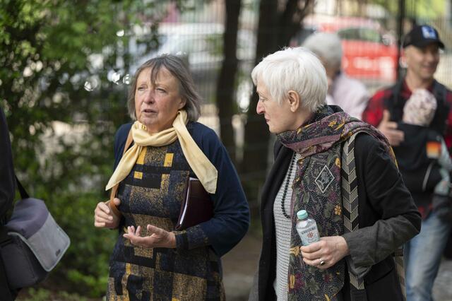 Uta Schäfer, ehem. Redakteurin (l.) Brigitte Andrae, ehem. Präsidentin des Landeskirchenamtes der EKM | Foto: Maik Schuck