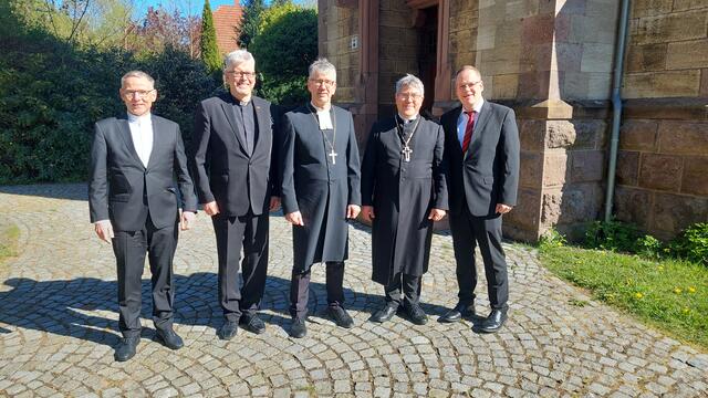 Superintendent Christoph Ernst, Bad Salzungen, Propst Jukka Helin, Bischof Matti Salomäki (Lapua), Landesbischof Friedrich Kramer, Pfarrer Volkmann | Foto: EKM/Tobias Schüfer