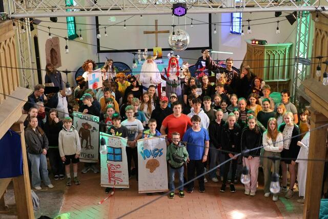 Momentaufnahme: So still wie zu der Zeit, als das Foto in der Jugendkirche aufgenommen wurde, ging es beim Konfirmandentag selten zu. | Foto: Julia Arndt