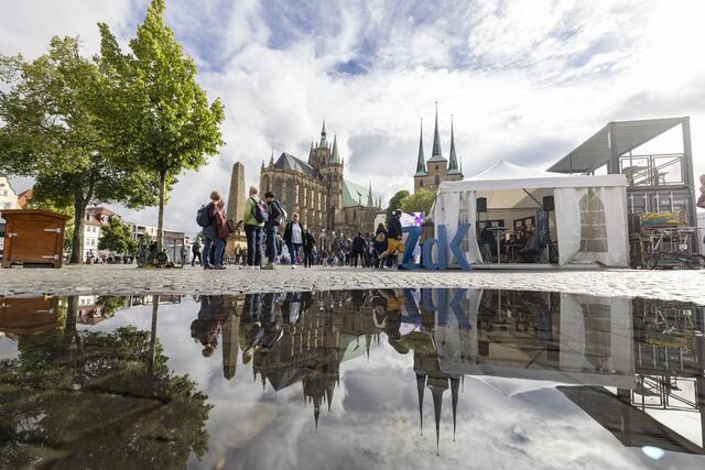 Aprilwetter im Mai: Besucher mussten gut beschirmt zum Katholikentag kommen. | Foto: Foto: epd-bild/Paul-Philipp Braun