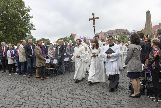 Mit einem Open-Air-Schlussgottesdienst ging am 2. Juni mit dem Vorsitzenden der katholischen Deutschen Bischofskonferenz, Georg Bätzing, an den Erfurter Domstufen der 103. Deutsche Katholikentag zu Ende.  | Foto: Foto: epd-bild/Paul-Philipp Braun