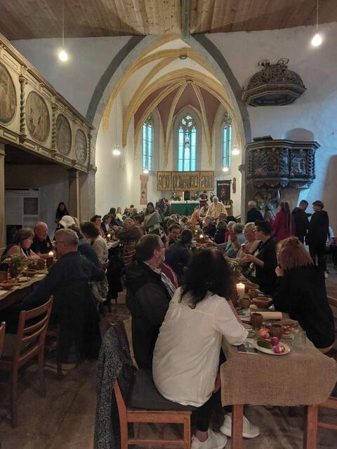 Volles Haus beim Adjuvantenschmaus mit der Band Despunsepa 
