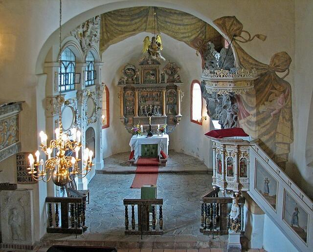 Blick von der Empore zum Altarraum | Foto: Ghostwriter123, CC BY-SA 4.0, https://commons.wikimedia.org/w/index.php?curid=61535648