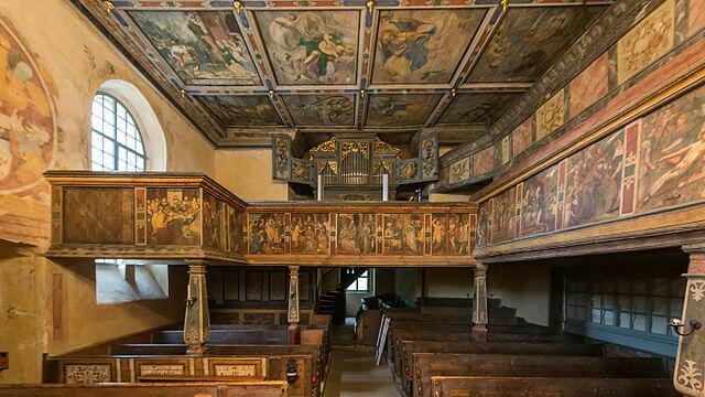 Blick zu Orgel, Emporen und Bilderdecke | Foto: NoRud, CC BY-SA 4.0, https://commons.wikimedia.org/w/index.php?curid=43557022