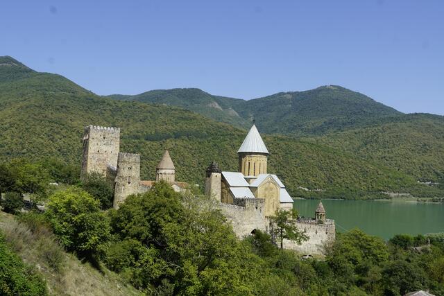 Ananuri-Wehrkirche am Shinwali Stausee | Foto: André Poppowitsch