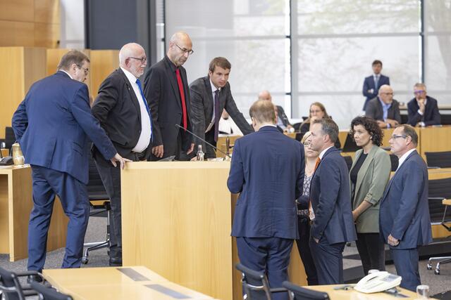 Aussprache der Parlamentar.schen Geschäftsführer am Podium- | Foto: Paul-Philipp Braun 
