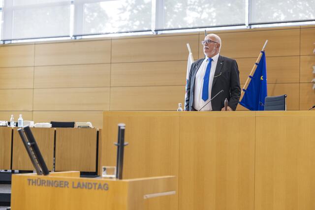Der Alterspräsident Jürgen Treutler von der AfD. Er veranlasst immer wieder Sitzungsunterbrechungen. | Foto: Paul-Philipp Braun 