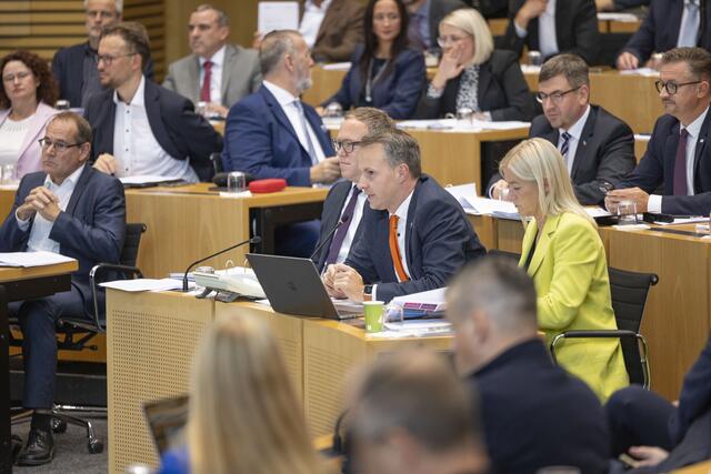 Andreas Bühl von der CDU am Mikrofon. | Foto: Paul-Philipp Braun 