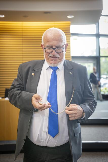 Der Alterspräsident Jürgen Treutler von der AfD. Er veranlasst immer wieder Sitzungsunterbrechungen. | Foto: Paul-Philipp Braun 