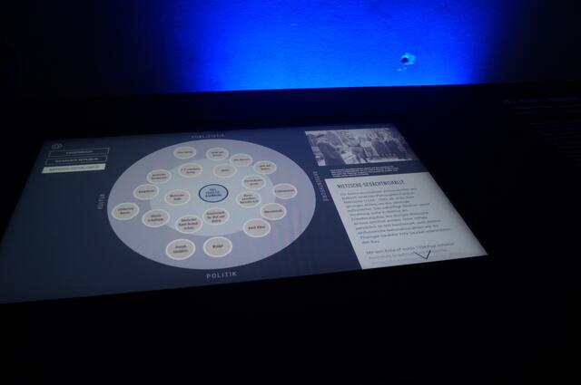 Die Stiftung Sendehalle bietet an, die Dokumentation auf Anfrage zuzusenden.