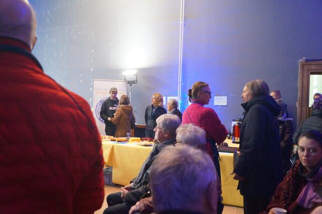 Kuchen und Glühwein gab es am Stand des Soroptimist Clubs Weimar