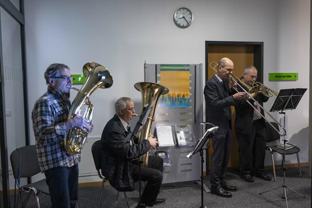 Der evangelische Posaunendienst stimmte die Abgeordneten ein. | Foto: Paul-Philipp Braun