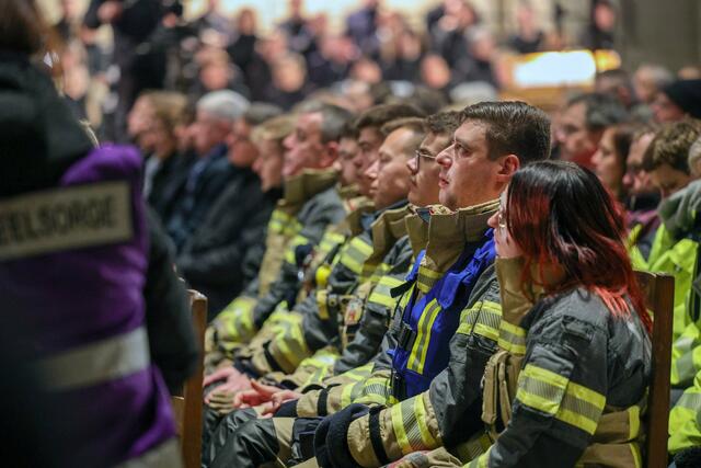 Einsatzkräfte  | Foto: Viktoria Kühne 