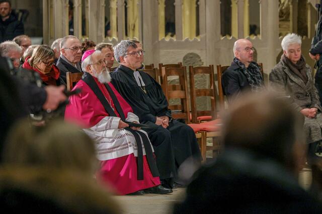v.l.: Gerhard Feige, katholischer Bischof des Bistums Magdeburg; Friedrich Kramer, EKM-Landesbischof und Tobias Bilz, sächsischer Landesbischof und stellvertretender EKD-Ratsvorsitzender  | Foto: Viktoria Kühne 