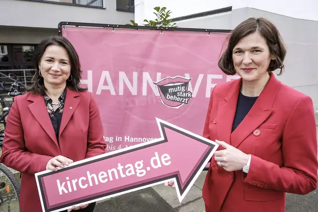 Führungs-Duo aus Thüringen: Anja Siegesmund (l.) und Kristin Jahn  | Foto: Foto: epd-bild/Christian Ditsch 