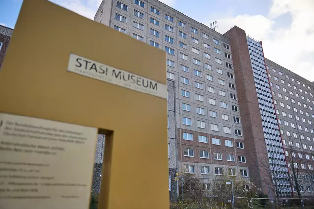 Die denkmalgeschützte ehemalige Zentrale des Ministerium der Staatssicherheit der DDR (MfS) in Berlin-Lichtenberg. Heute ist in den Gebäuden u.a. das Stasiunterlagenarchiv des Bundesarchiv und das Stasi-Museum untergebracht
| Foto: epd-bild/Christian Ditsch