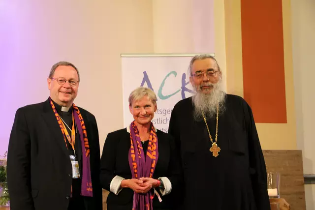 Aufruf zur Wahl: (v.l.) Bischof Bätzing, Bischöfin Fehrs und Erzpriester Miron, das im Zuge der Berichterstattung frei verwendet werden darf  | Foto: ACK/Haverland