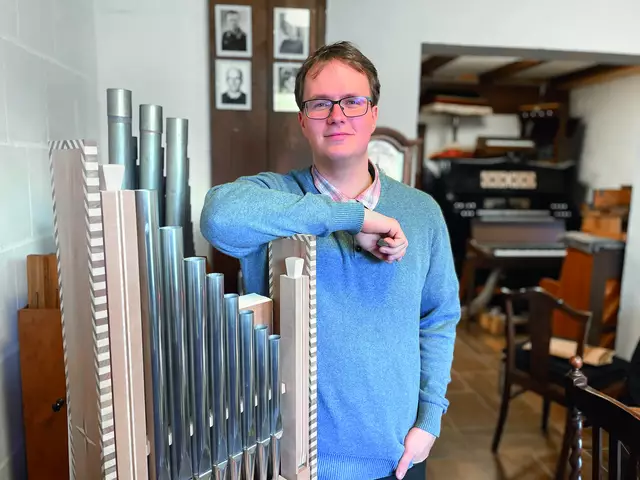 Tragbare Miniorgel: Das Portativ ist das Gesellenstück des heute 24-jährigen Orgelbauers Erik Deuerling. | Foto:  Dana Toschner