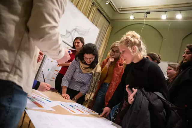 Teilnehmende während der Einschreibung 2023 | Foto: Nilz Böhme