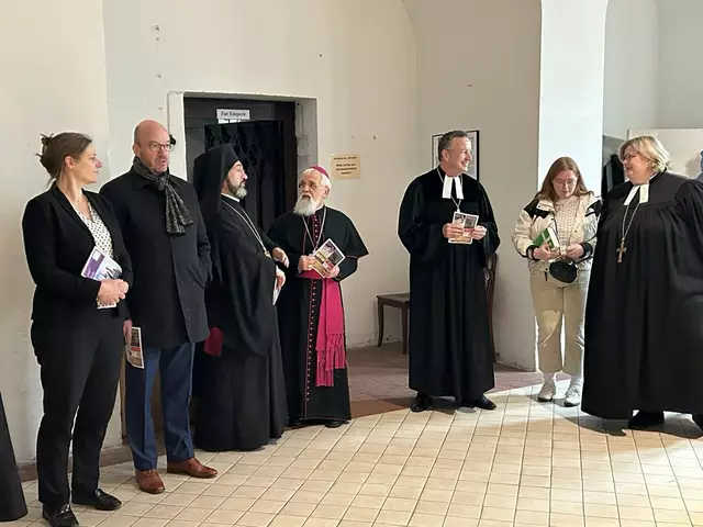 Zu Gast in Köthen waren zur feierlichen Einführung unter anderem der sächsische evangelische Landesbischof Tobias Bilz (2.v.l.), , der Bischof der Griechisch-Orthodoxen Metropolie von Deutschlands, Emmanuel von Christoupolis, der katholische Magdeburger Bischof Gerhard Feige und der bayrische Landesbischof Christian Kopp.
 | Foto: Willi Wild